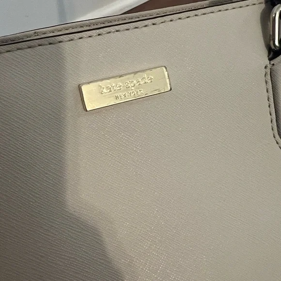 Kate Spade Elegant Cream Tote Bag perfect for spring - Picture 2 of 12
